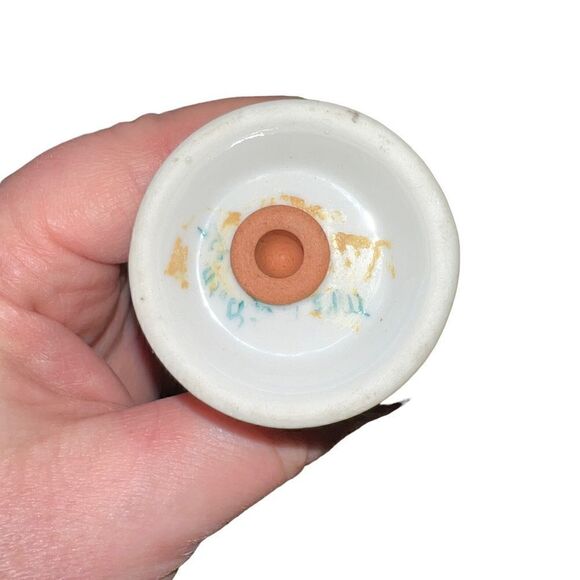 Vintage Mid Century made in Japan rose salt and pepper shakers with gold tops - Picture 8 of 10